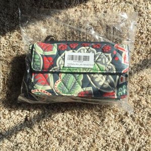 Vera Bradley wallet 6 plus nomadic